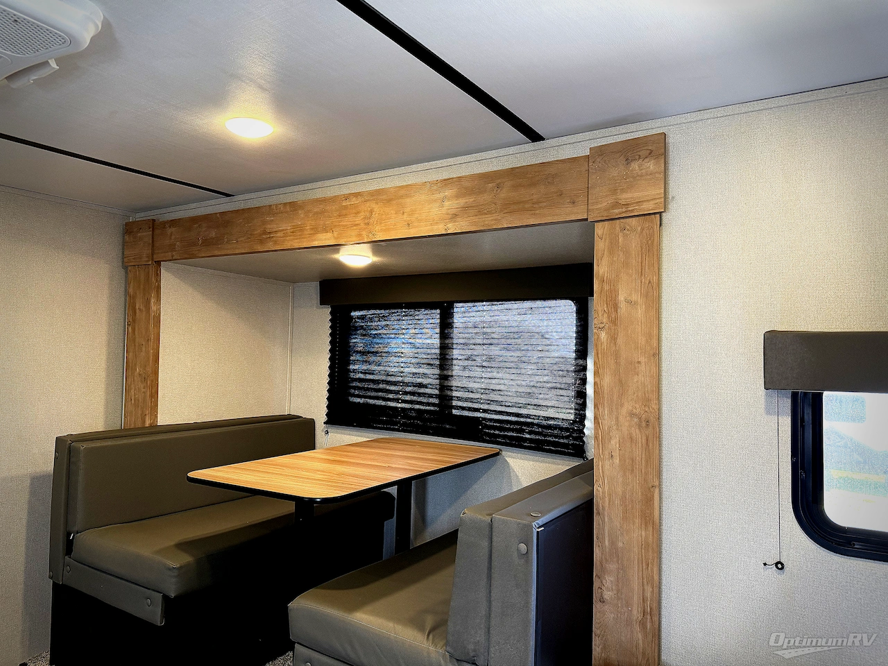 2022 Keystone Springdale Mini 1760BH Photo 4