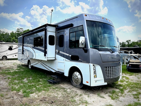 Used 2016 Itasca Suncruiser 38Q Featured Photo
