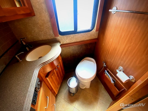 2010 Tiffin Phaeton 40QTH RV Photo 4