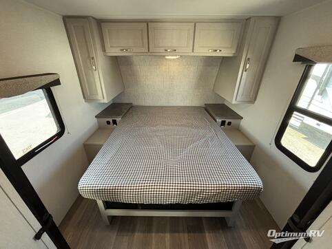 2025 Cruiser Shadow Cruiser 330BHS RV Photo 3