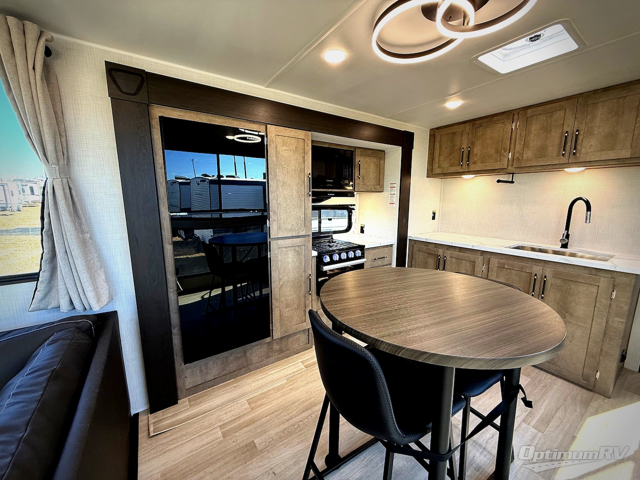 2026 Keystone Springdale 31SUNROOM Photo 9