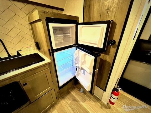 2026 Sunset Park Sun Lite 14THX RV Photo 3