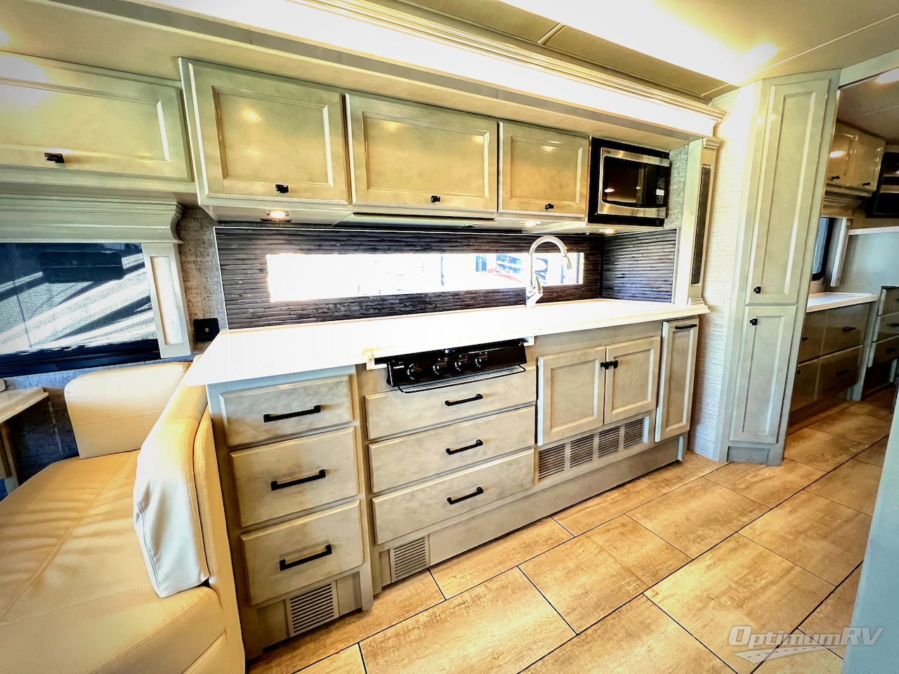 2020 Tiffin Allegro Breeze 33 BR Photo 11