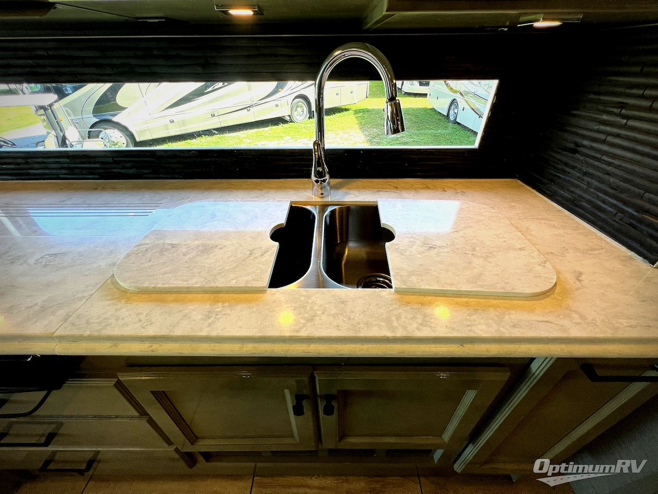 2020 Tiffin Allegro Breeze 33 BR Photo 12