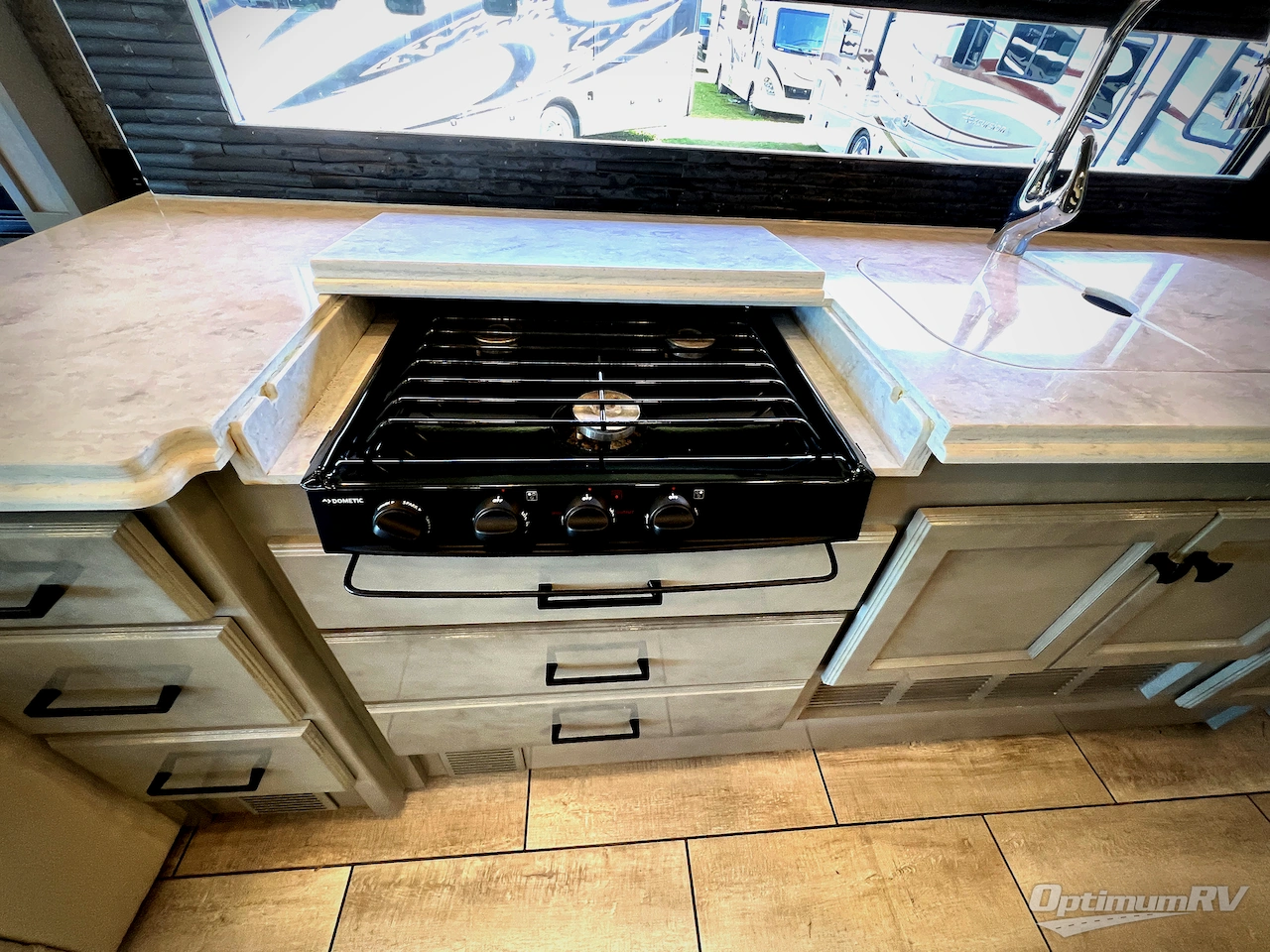 2020 Tiffin Allegro Breeze 33 BR Photo 13