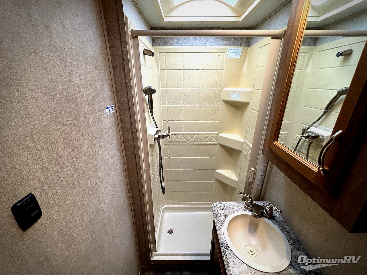 2017 Gulf Stream Conquest Class C 6237 Photo 16