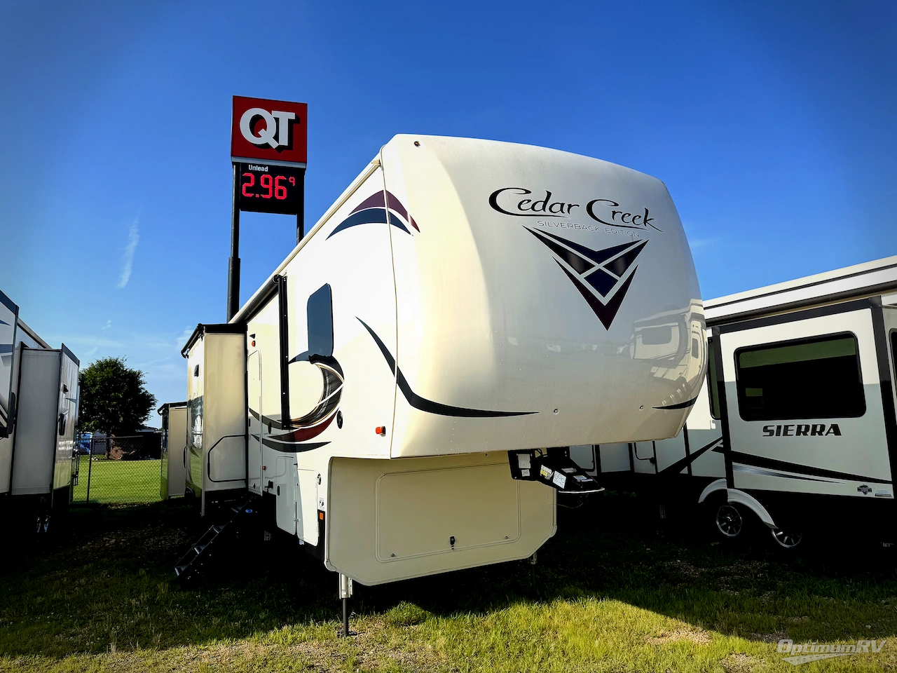 2021 Forest River Cedar Creek Silverback 35LFT Photo 1