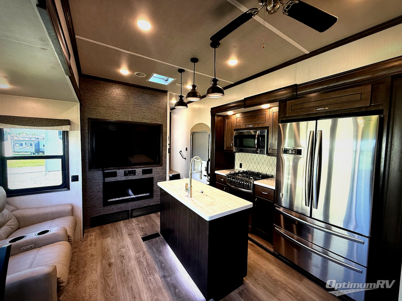 2021 Forest River Cedar Creek Silverback 35LFT Photo 3