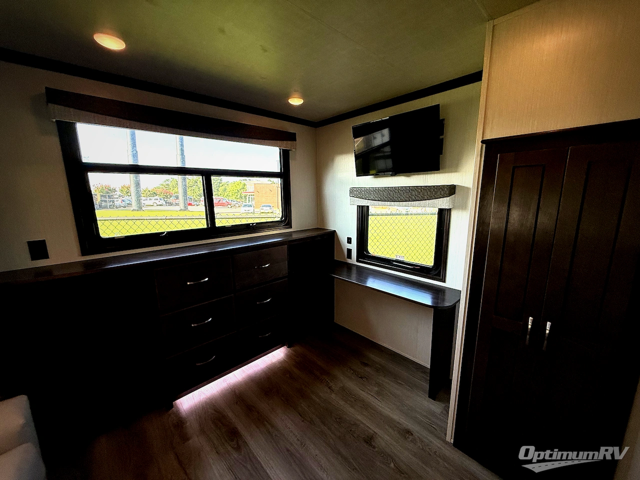 2021 Forest River Cedar Creek Silverback 35LFT Photo 12