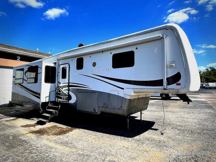 2005 Newmar Mountain Aire 36BSKS RV Photo 1