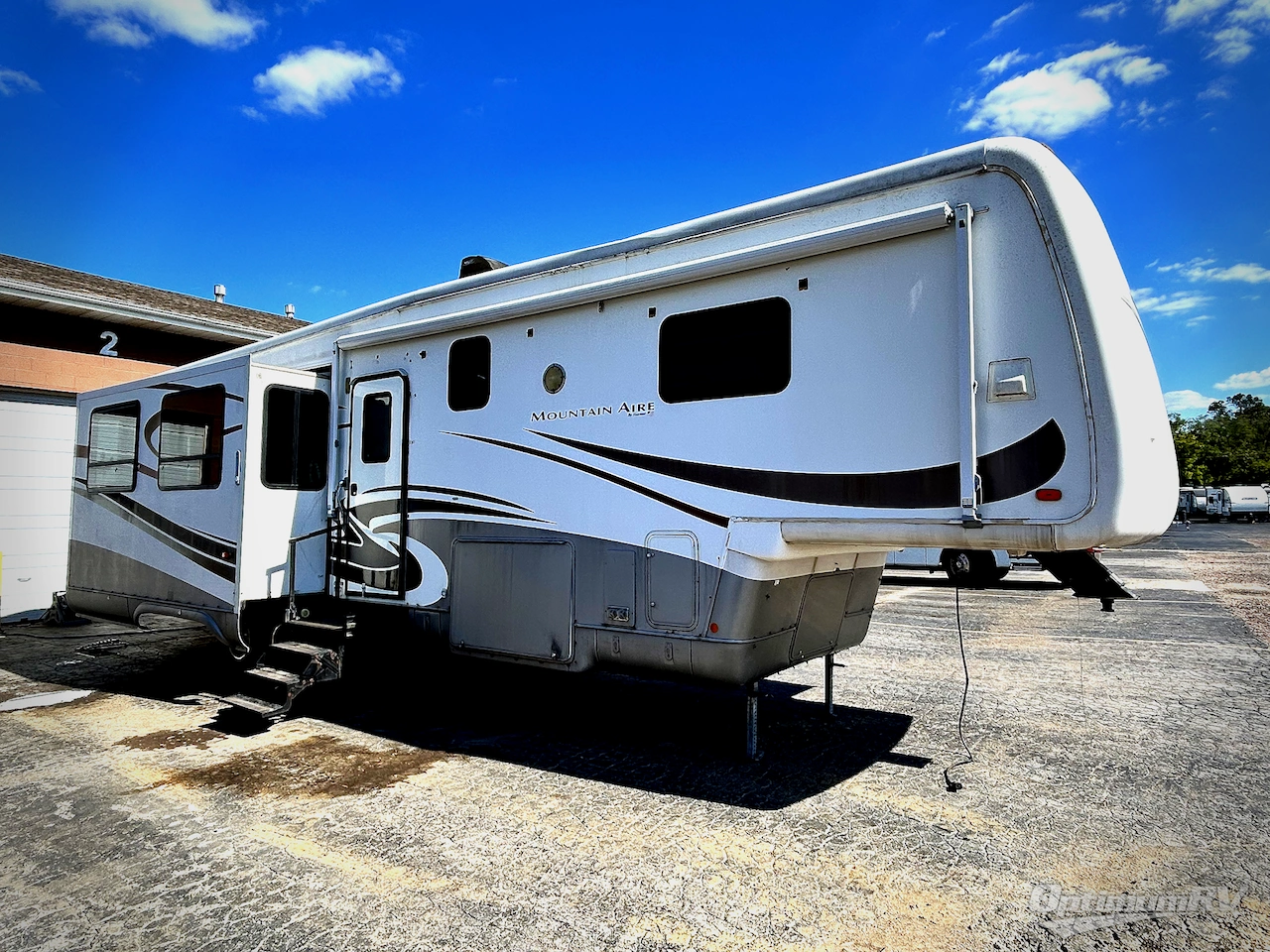 2005 Newmar Mountain Aire 36BSKS Photo 1