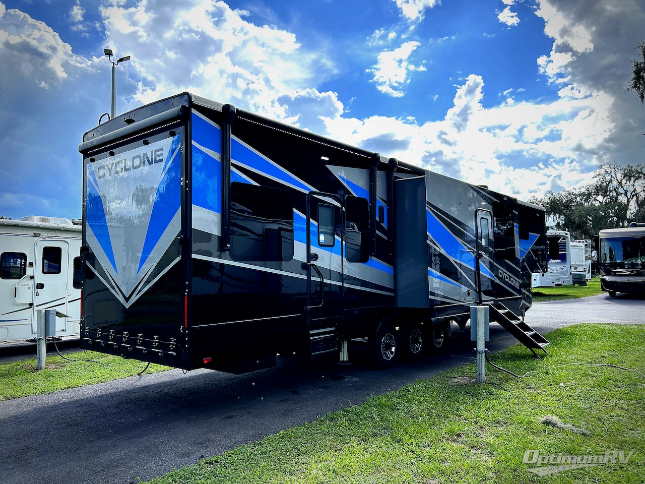 2024 Heartland Cyclone 4006 Photo 2