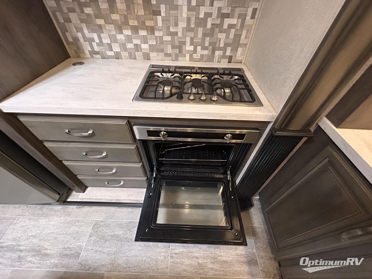 2018 Keystone Montana 3731FL Photo 5