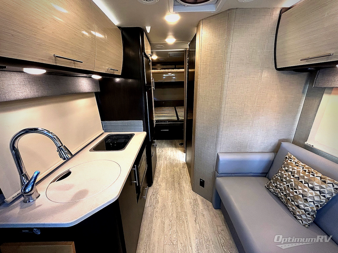 2017 Thor Compass 23TR Photo 4