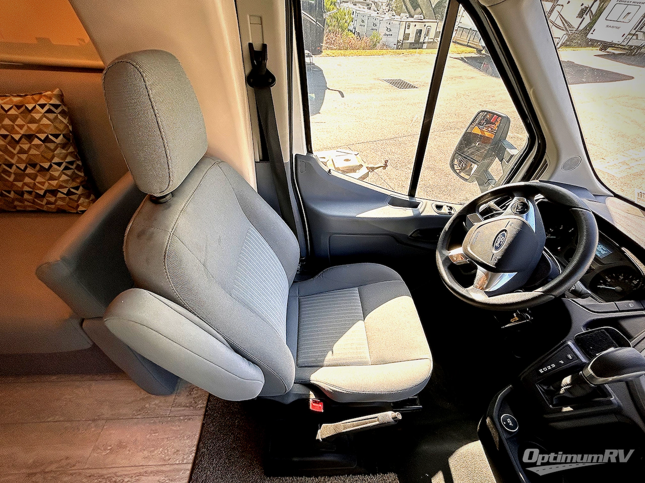 2017 Thor Compass 23TR Photo 2
