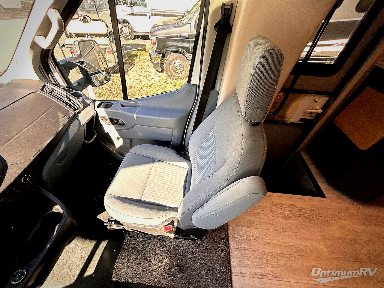 2017 Thor Compass 23TR Photo 7
