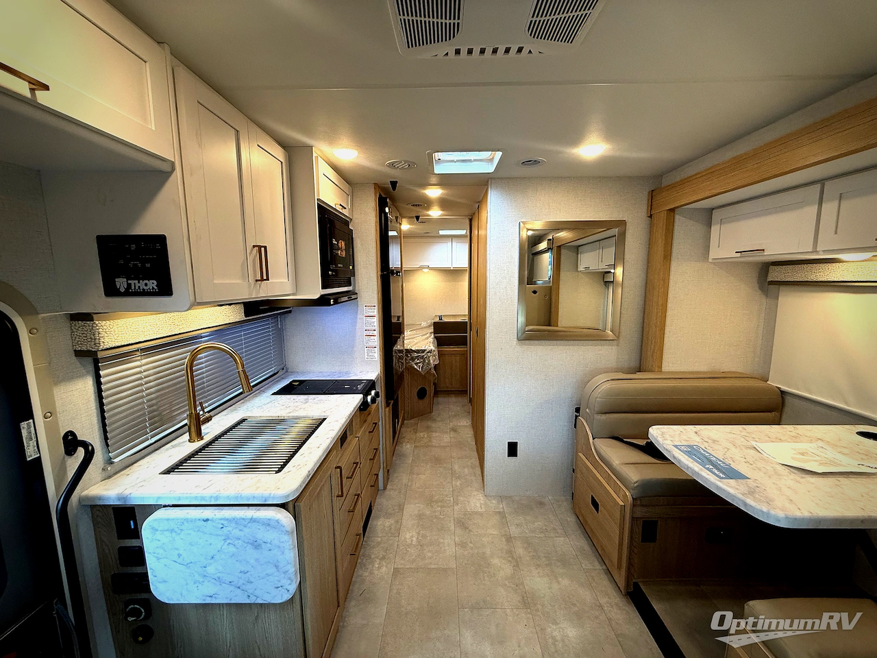 2026 Thor Chateau 25Z Photo 4