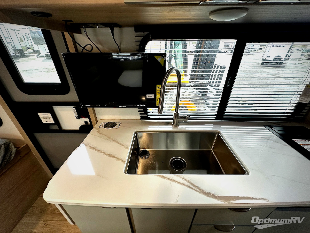 2025 Winnebago Micro Minnie 1800BH Photo 10