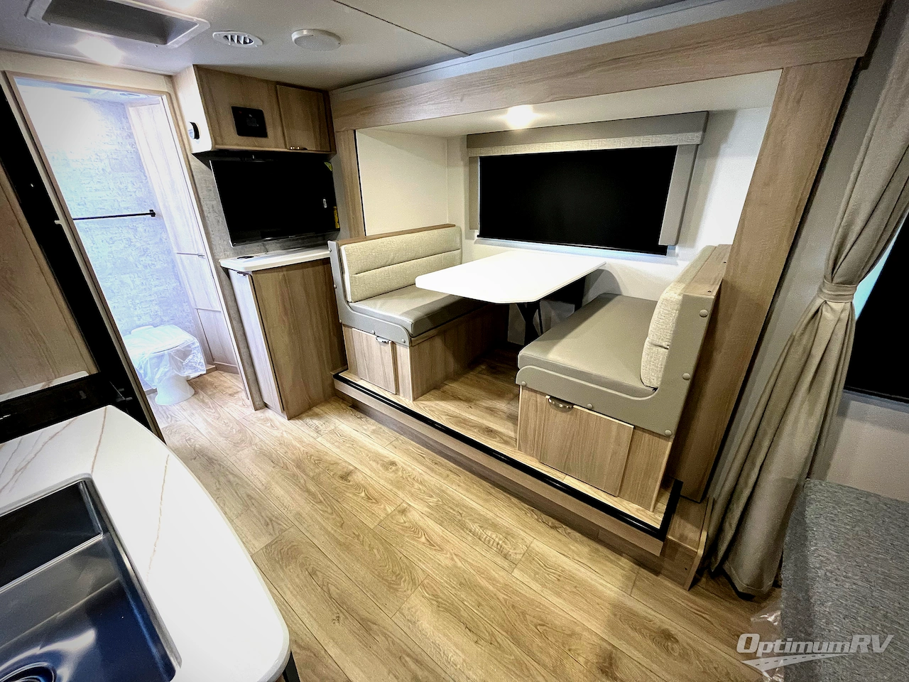 2025 Winnebago Micro Minnie 2108FBS Photo 4