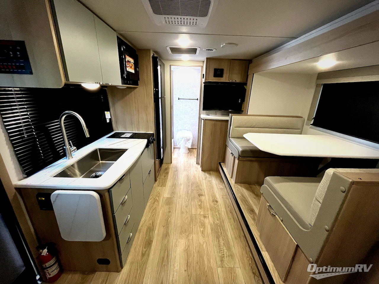 2025 Winnebago Micro Minnie 2108FBS Photo 6