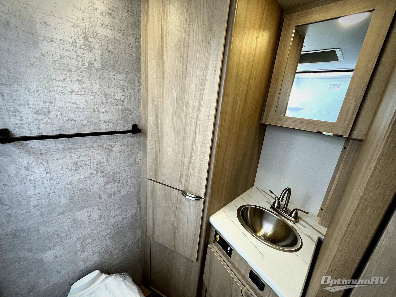 2025 Winnebago Micro Minnie 2108FBS Photo 11