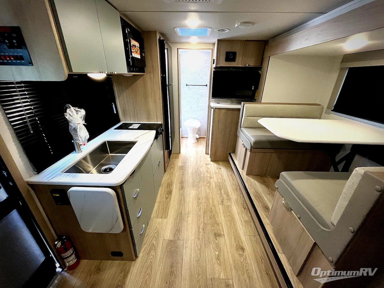 2025 Winnebago Micro Minnie 2108FBS Photo 6