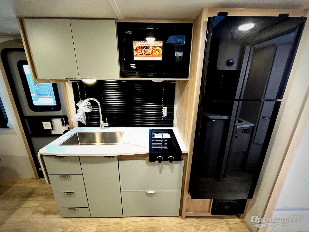 2025 Winnebago Micro Minnie 2108FBS Photo 9