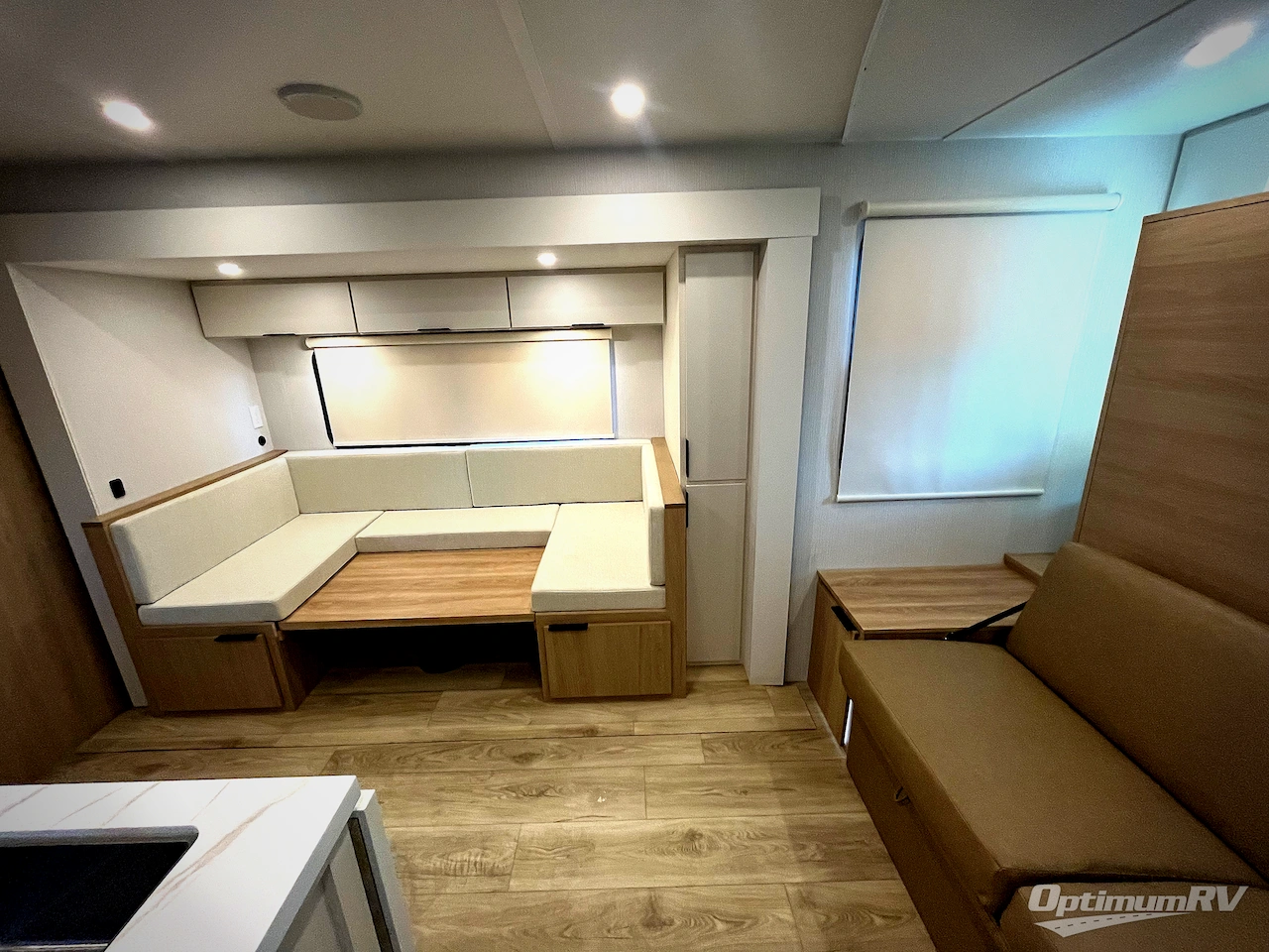 2026 Winnebago Thrive 22MBH Photo 4