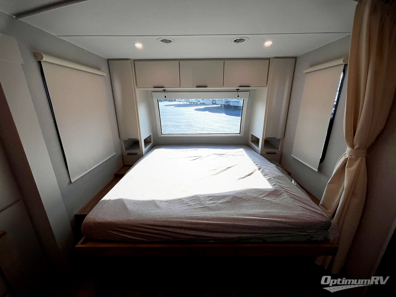 2026 Winnebago Thrive 22MBH Photo 9