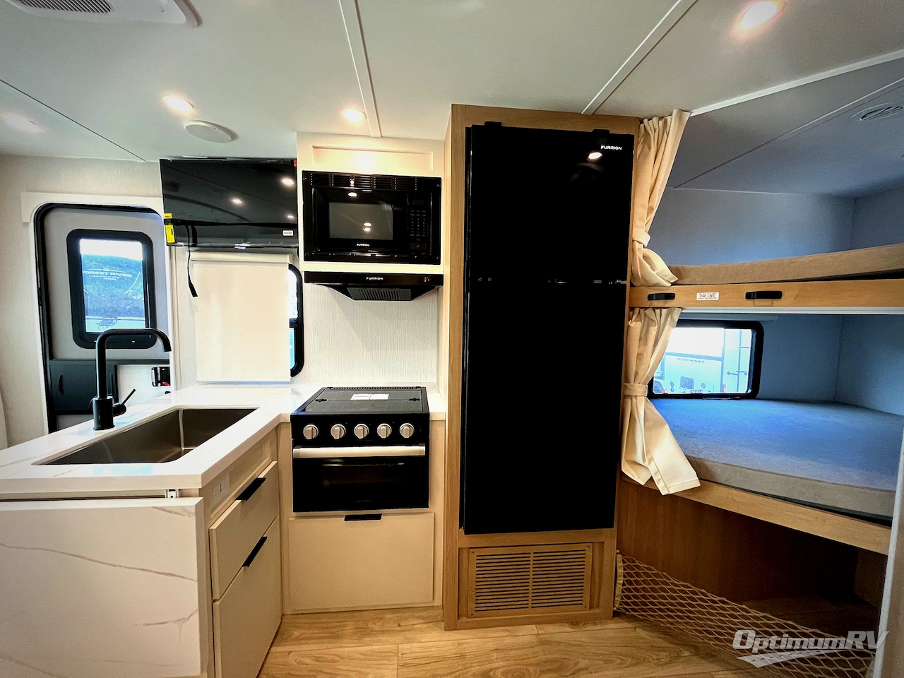 2026 Winnebago Thrive 22MBH Photo 10