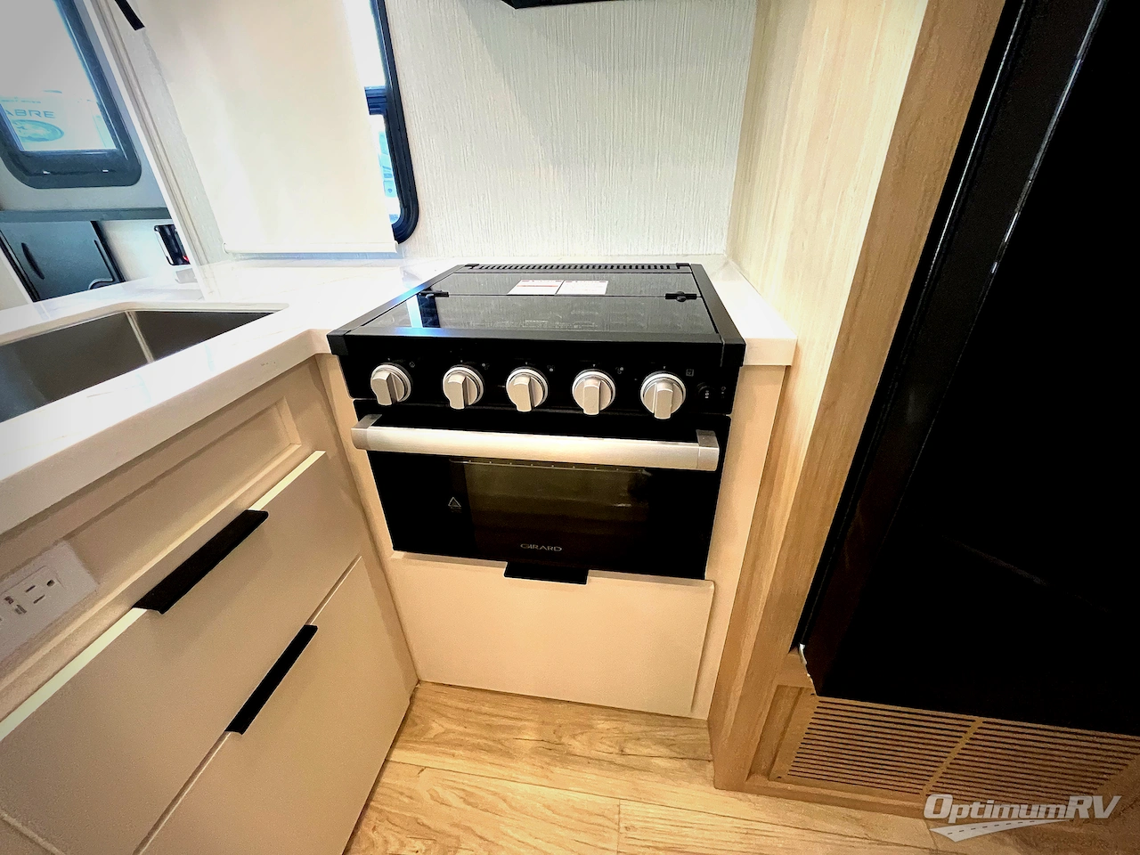 2026 Winnebago Thrive 22MBH Photo 14