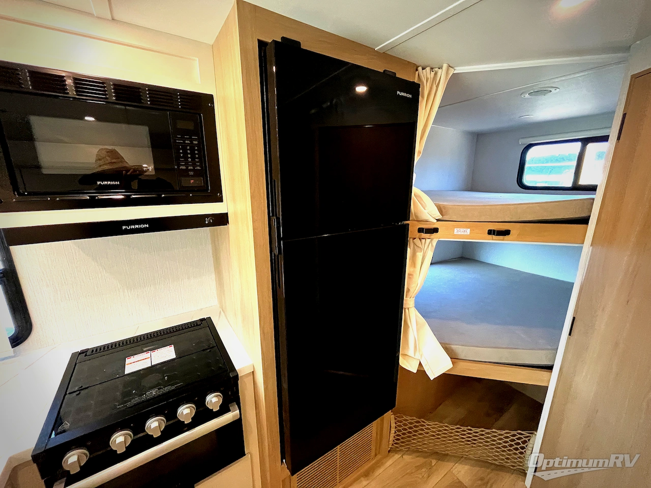 2026 Winnebago Thrive 22MBH Photo 15