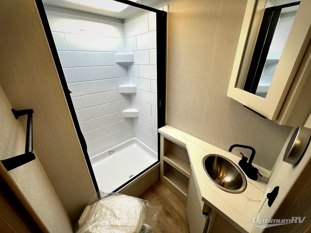 2026 Winnebago Thrive 22MBH Photo 18