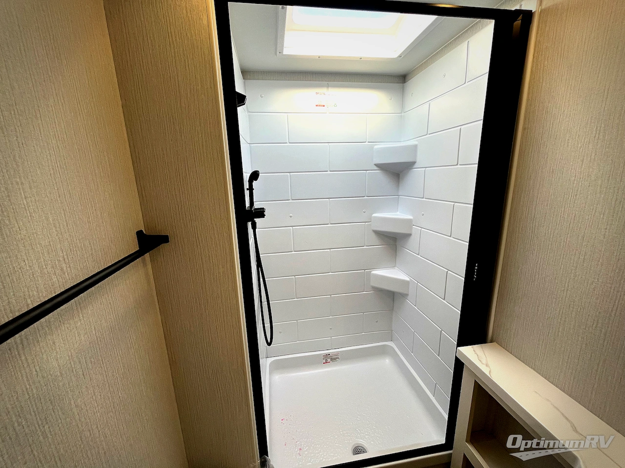 2026 Winnebago Thrive 22MBH Photo 19