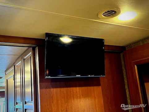 2014 Thor Palazzo 33 2 RV Photo 4