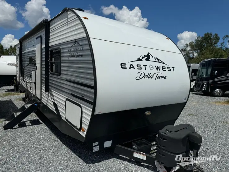 2022 East To West Della Terra 271BH RV Photo 1