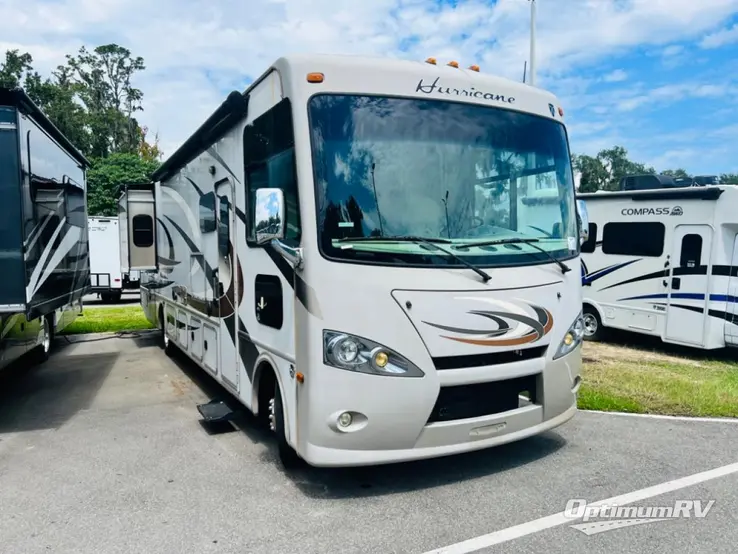 2016 Thor Hurricane 35C RV Photo 1