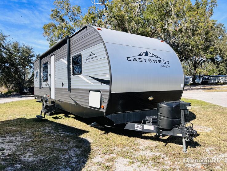 2020 East To West Silver Lake 29 KRK RV Photo 1