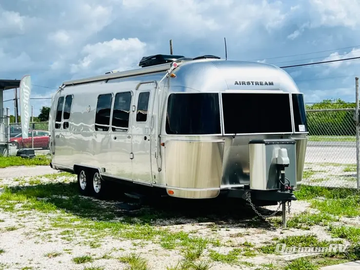 2016 Airstream Flying Cloud 28 RV Photo 1