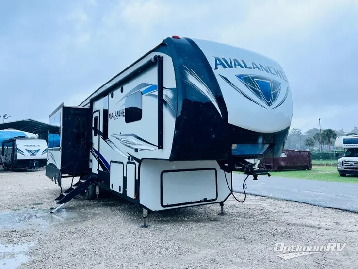 2018 Keystone Avalanche 300RE RV Photo 1