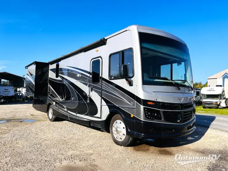 2020 Fleetwood Bounder 35K RV Photo 1