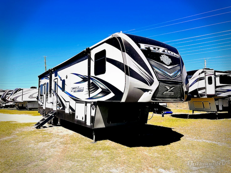 2018 Keystone Fuzion 369 RV Photo 1