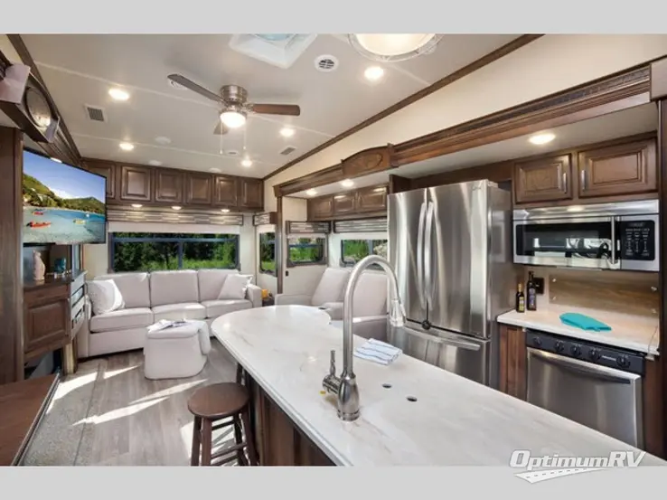 2018 Palomino Columbus F298RL RV Photo 1