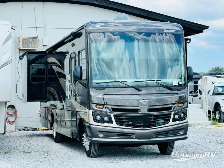 2019 Fleetwood Bounder 33C RV Photo 1