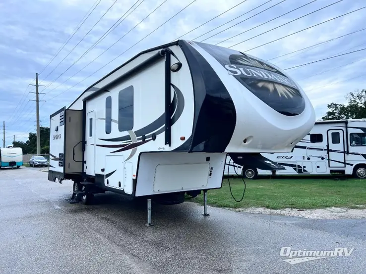 2017 Heartland Sundance 2880RLT RV Photo 1