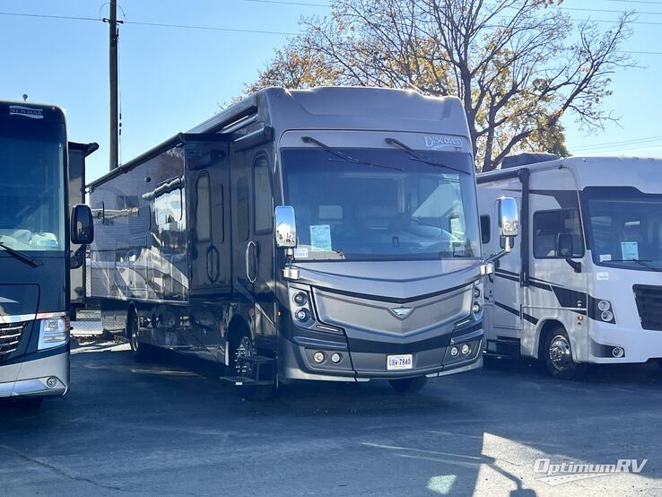 2021 Fleetwood Discovery LXE 40M RV Photo 1