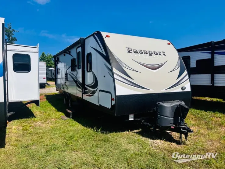 2018 Keystone Passport 2670BH Grand Touring RV Photo 1