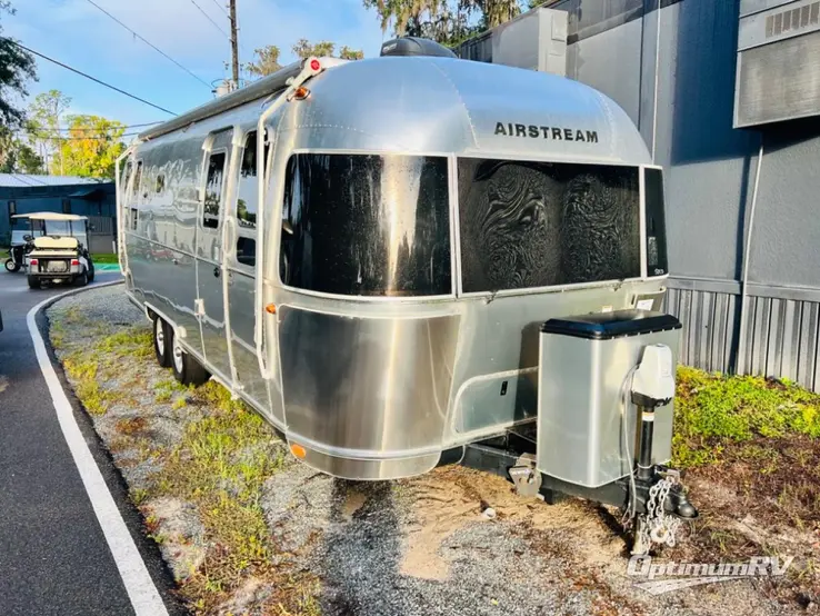 2018 Airstream Flying Cloud 26RB RV Photo 1