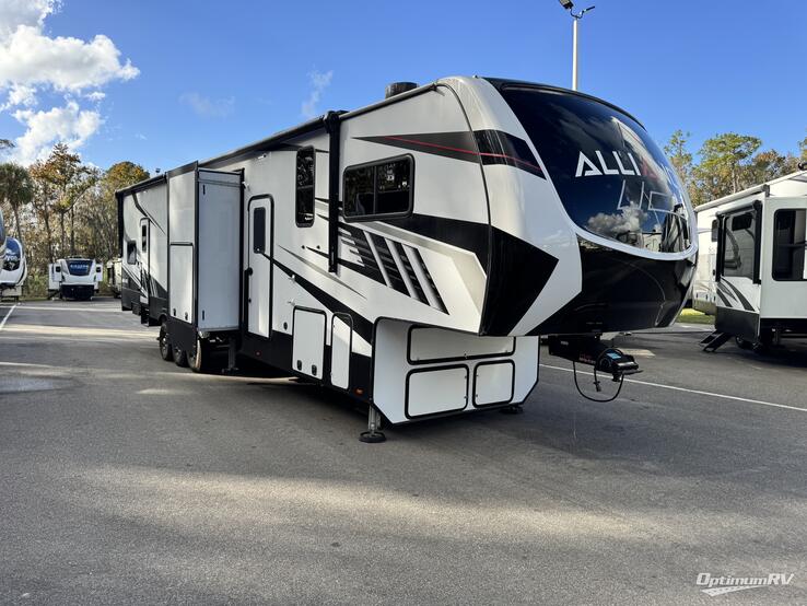 2022 Alliance Valor 40V13 RV Photo 1