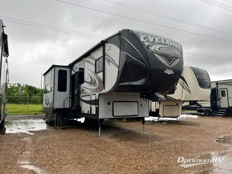 2014 Heartland Cyclone 3800 RV Photo 1